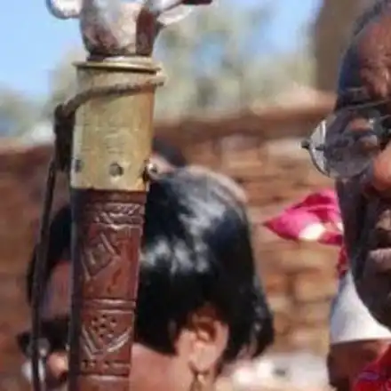 Африкански шаман бил отвлечен от извънземни в тийнейджърските си години