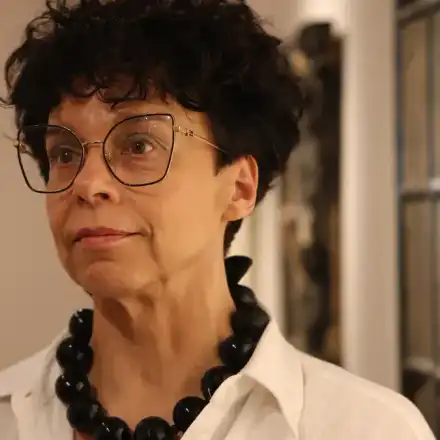 Алкохоличката Яра Бубнова най-сетне си тръгва от Националната галерия