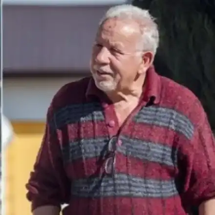 Азис не е стъпил на гроба на баща си