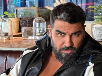 Азис прави диетичен крем карамел