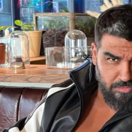 Азис прави диетичен крем карамел