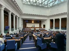 Бивш депутат на ГЕРБ се раздели с жена си и предложи брак на друга СНИМКА