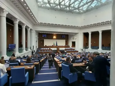 Бивш депутат на ГЕРБ се раздели с жена си и предложи брак на друга СНИМКА