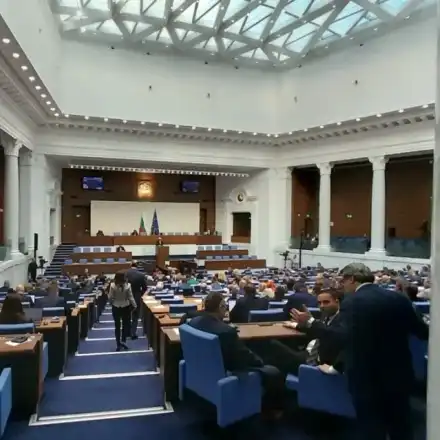 Бивш депутат на ГЕРБ се раздели с жена си и предложи брак на друга СНИМКА