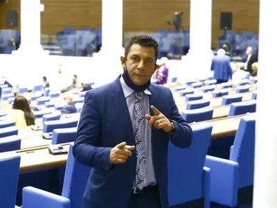 Бивш депутат на ГЕРБ се раздели с жена си и предложи брак на друга СНИМКА