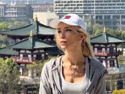 Бившата на Башар Рахал не спира да обикаля света