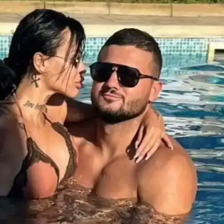 Бившата на Денис Теофиков пуска песен за него