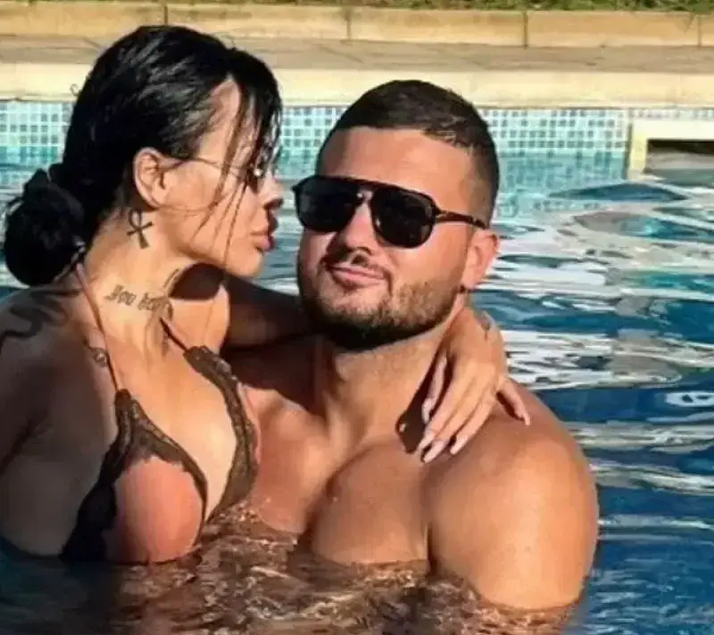 Бившата на Денис Теофиков пуска песен за него