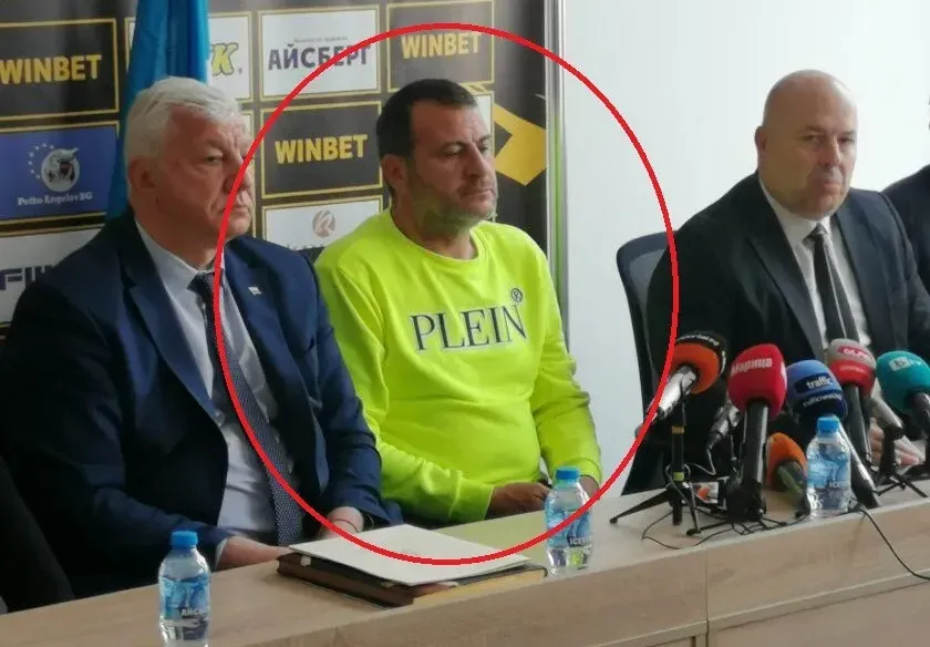 Босът на ПИМК Илиян Филипов беснее на пътя: Щи ба майката, ни мъ гледай! (ВИДЕО)