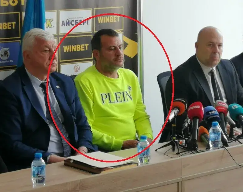 Босът на ПИМК Илиян Филипов беснее на пътя: Щи ба майката, ни мъ гледай! (ВИДЕО)