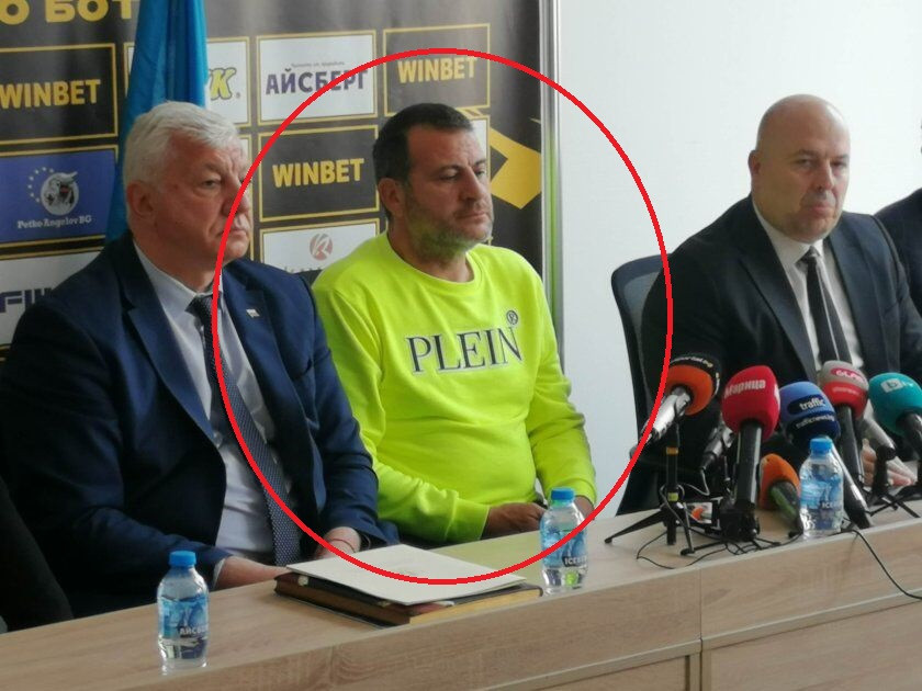 Босът на ПИМК Илиян Филипов беснее на пътя: Щи ба майката, ни мъ гледай! (ВИДЕО)