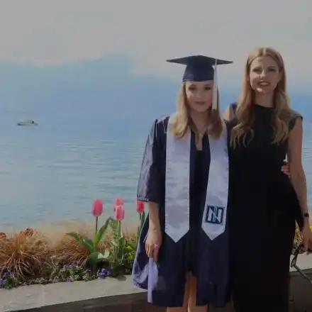 Бояна Шарлопова дипломира щерката