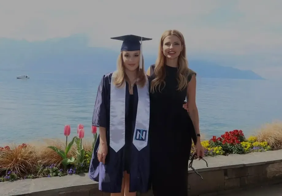 Бояна Шарлопова дипломира щерката