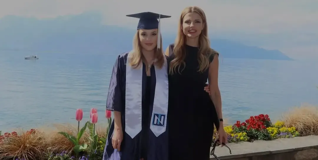 Бояна Шарлопова дипломира щерката