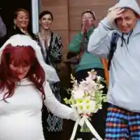 ЦИРК: Рут Колева се омъжи с бели маратонки, мъжът й се издокара с пижама (СНИМКИ)