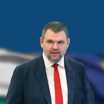 Делян Пеевски, лидер на ДПС и ПГ на ДПС-НОВО НАЧАЛО: На отговорността и дълга на лекарите, държавата да отговори с достойни възнаграждения. Честит празник!