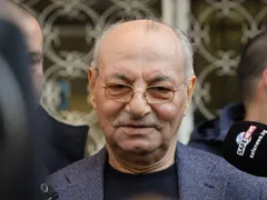 Десетки депесари бягат от Доган