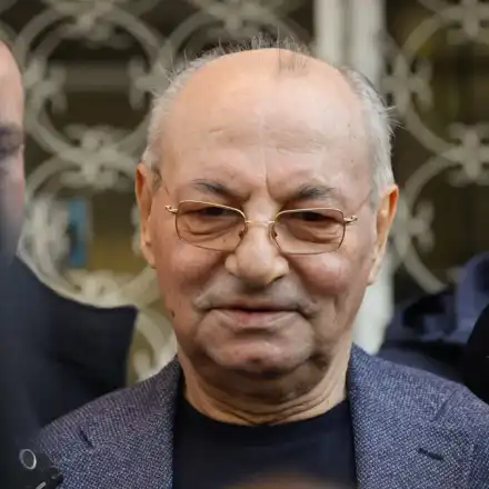 Десетки депесари бягат от Доган