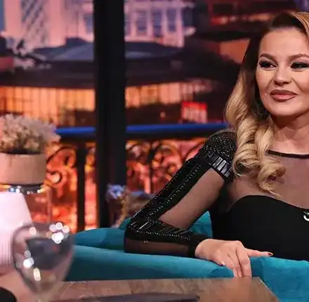 Деси Слава подписала  договор с „Пайнер“, за  да избяга от бедността и тормоза вкъщи