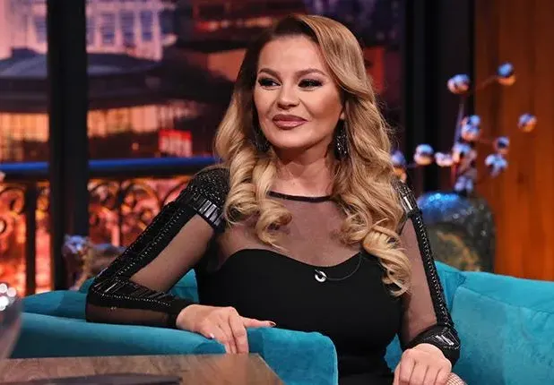 Деси Слава подписала  договор с „Пайнер“, за  да избяга от бедността и тормоза вкъщи