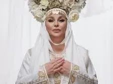 Деси Слава подписала договор с „Пайнер“, за да избяга от бедността