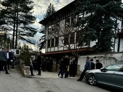 Доганистите се събрали при Петя Славова преди щурма на Сарая