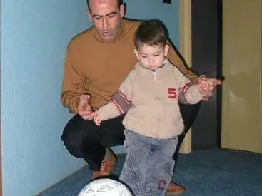 ДЯДО ЗА ПРИМЕР! Йордан Лечков стяга първи ЧРД на внучката