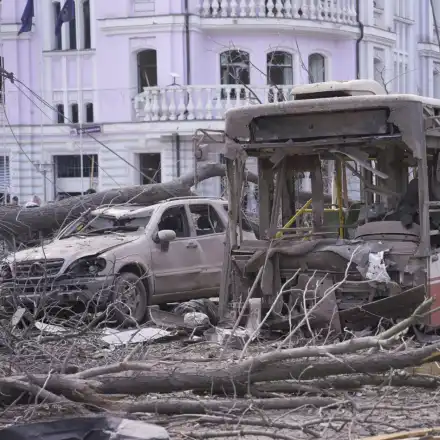 Една от най-смъртоносните руски атаки в Украйна взе 31 жертви в Суми, сред тях и деца