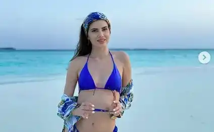 Ергенка прави бебе на Малдивите СНИМКИ