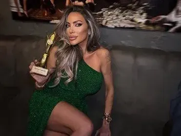 Ергенката Ивелина налази Данчо Караджов (СНИМКИ)