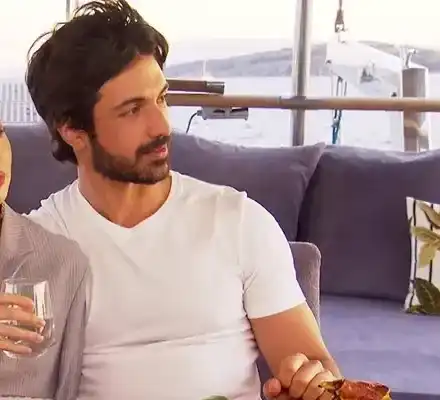 Ергенът Евгени замени Валерия с моделка