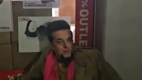 ЕВГЕНИ МИНЧЕВ ПРИПАДНА ПИЯН В ЦЕНТЪРА НА СОФИЯ (ВИДЕО)
