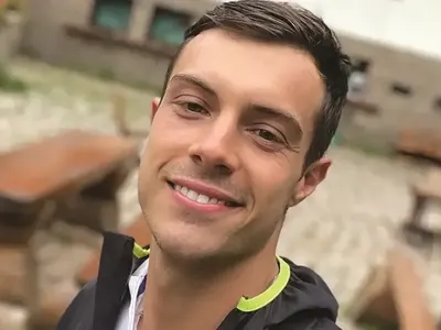 Филип Буков флиртува на воля и му връзват