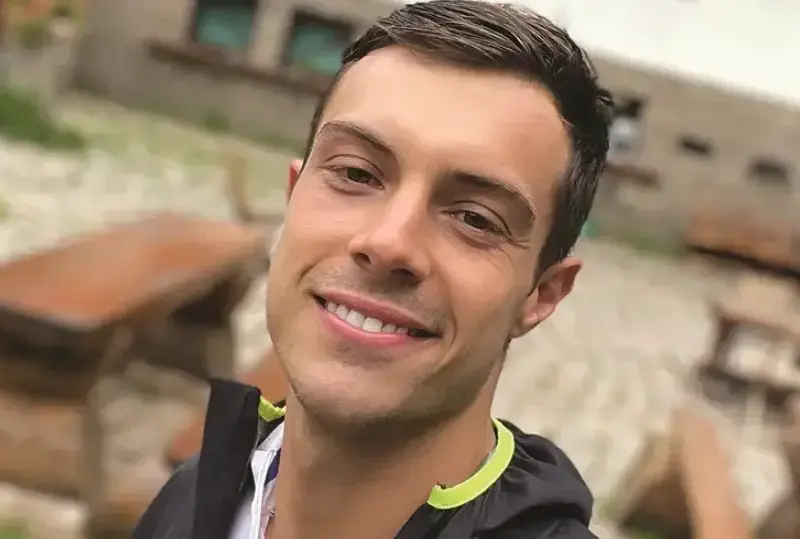 Филип Буков флиртува на воля и му връзват