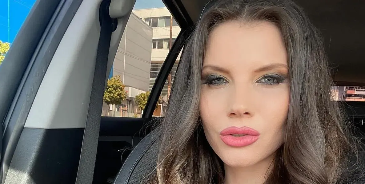 Фолкзвездата Теодора блокирана в огнен АД