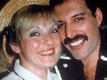 Фреди Меркюри се обръща в гроба: Годеницата и близките му във война за богатството му!