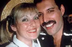 Фреди Меркюри се обръща в гроба: Годеницата и близките му във война за богатството му!