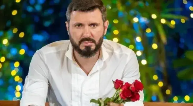 ГАФ: Мартин Елвиса с телефон в „Ергенът”