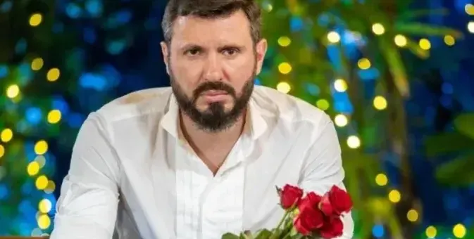 ГАФ: Мартин Елвиса с телефон в „Ергенът”