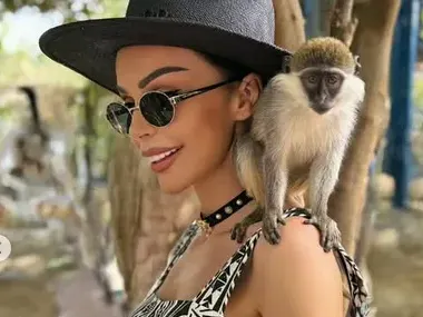 Галена като каубойка в Египет (Яки снимки)