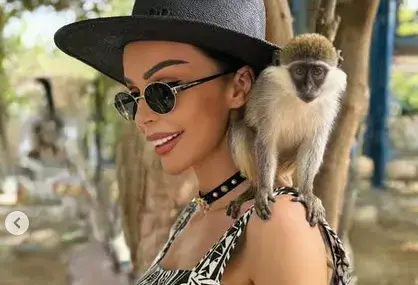 Галена като каубойка в Египет (Яки снимки)