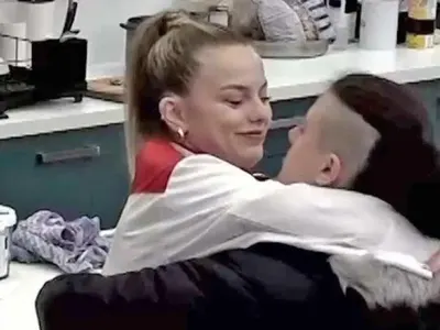 Годеникът на Виктория от „Хелс китчън“ й би шута след лесбоаферата в шоуто