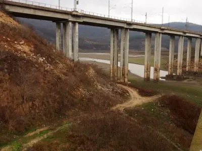 Голям БГ язовир пресъхна, а от водите му се появиха потопени феномени от миналото