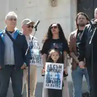 Хиляди се събраха пред "Св. Александър Невски" на протест в памет на Сияна