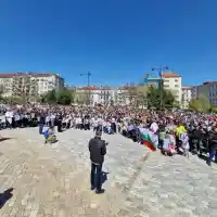 Хиляди се събраха пред "Св. Александър Невски" на протест в памет на Сияна