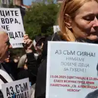 Хиляди се събраха пред "Св. Александър Невски" на протест в памет на Сияна