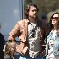 Хиляди се събраха пред "Св. Александър Невски" на протест в памет на Сияна