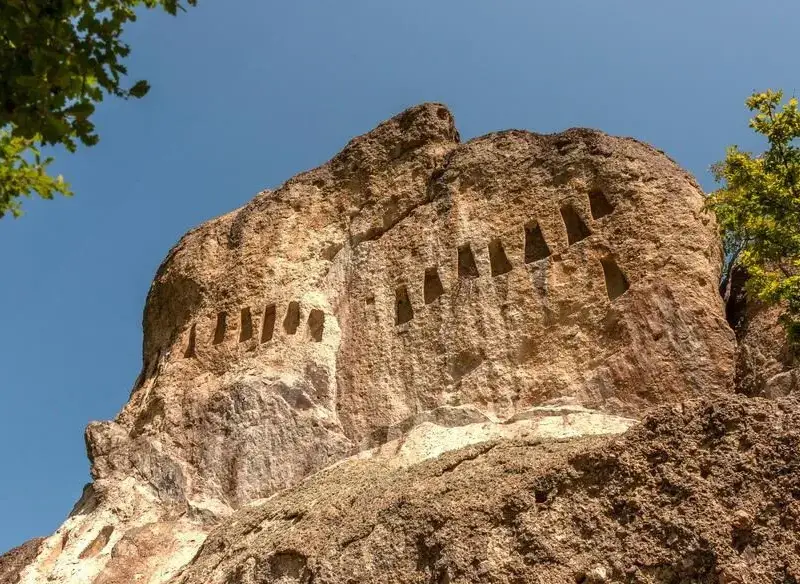 Източните Родопи преливат от чудни скални ниши