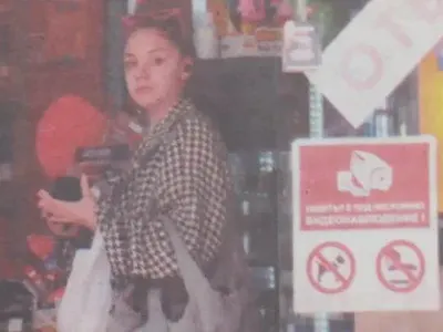 Жената на Гунди с хипнотизиращо палто