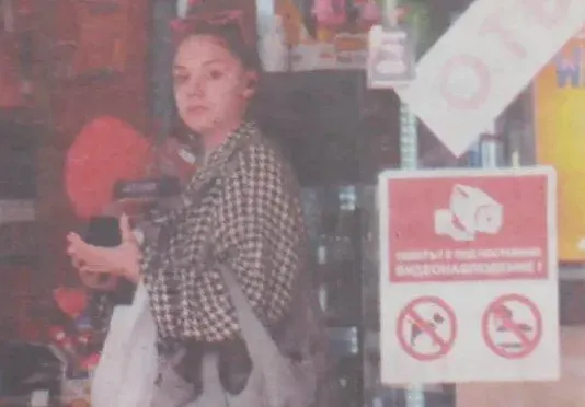 Жената на Гунди с хипнотизиращо палто